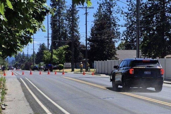期配宝 美国多名消防员灭火时遭枪击已致两死，子弹来自多个方向，尚不清楚枪手人数，枪手仍在逃