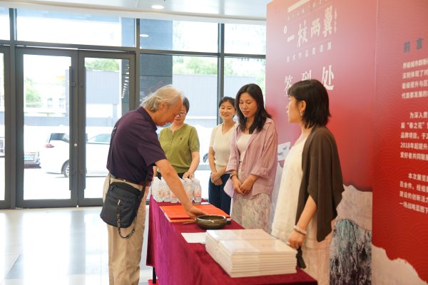 牛达人 第十六届“春之花”暨“一核两翼”美术作品邀请展开幕